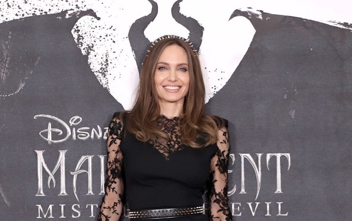 First Look Angelina Jolie Sebagai Thena di 'The Eternals' Bocor, Tampil Seksi Berambut Pirang