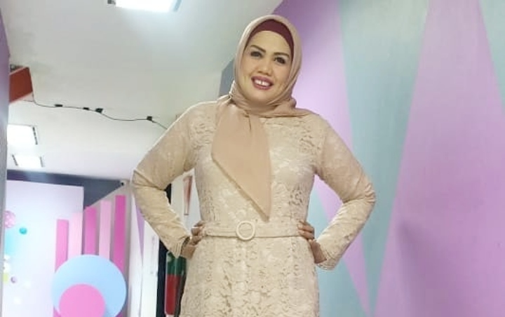 Ely Sugigi Kompak Pakai Baju Pengantin Dengan Pria Brondong Tampan Ini, Nikah Untuk Kelima Kalinya?
