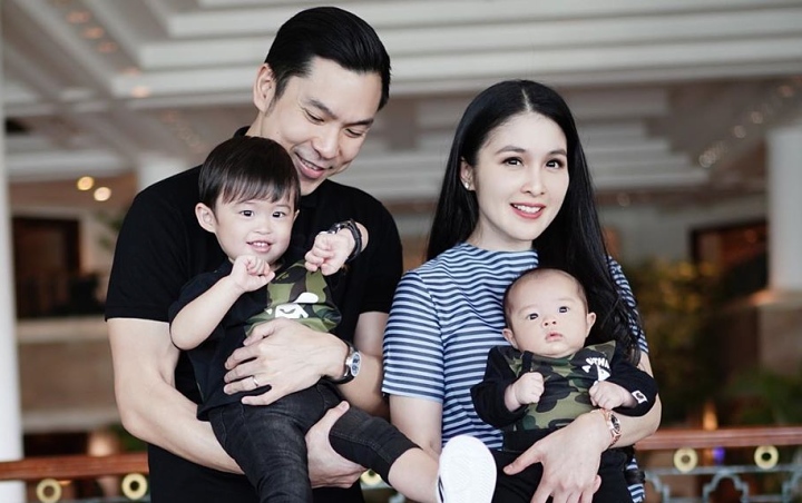 Sandra Dewi Baptis Anak di Ultah Nikah, Reaksi Raphael 'Tuan Muda' Bikin Gemes Saat Tak Diajak Foto