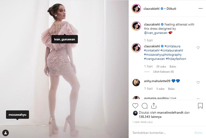 Cinta Laura Pakai Dress Ivan Gunawan