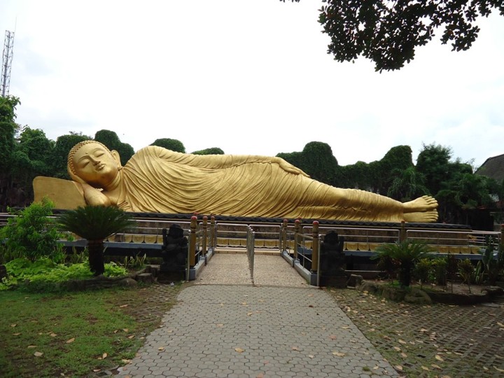 Maha Vihara Mojopahit Trowulan Yang Punya Patung Buddha Emas Super Besar