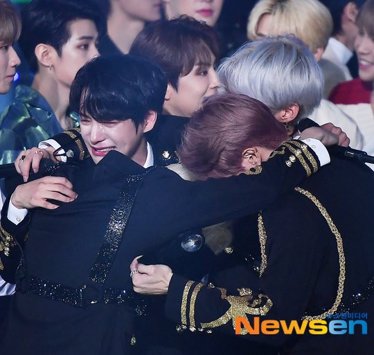 VICTON Raih Kemenangan Pertama Sejak Debut Dengan \'Nostalgic Night\', Langsung Jadi Trending
