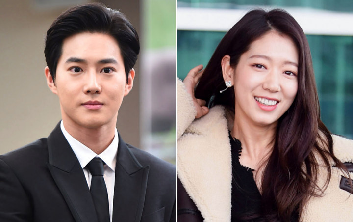 Suho EXO dan Park Shin Hye Pakai Sepatu Couple?