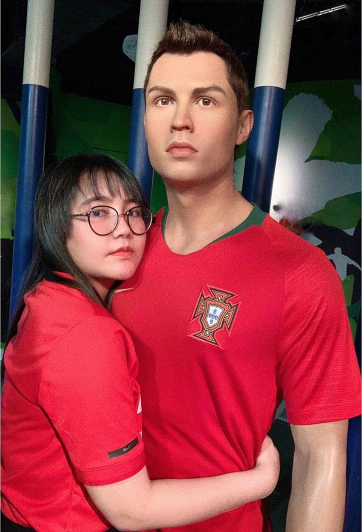 Siasati Wajah Bengkak Pakai Kacamata Besar Saat Ketemu 'Cristiano Ronaldo'