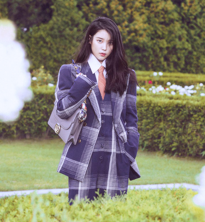 Begini Penampilan Luna Maya dan IU Saat Pakai Baju Hingga Tas Yang Sama
