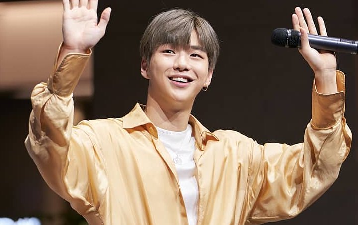 Light Stick Resmi Kang Daniel Dituduh Jiplak Wanna One dan Mantan Member Lain
