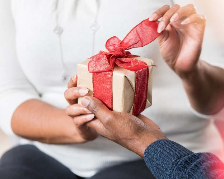 Jangan Lupa Untuk Memilih Hadiah Yang Sesuai Dengan Usianya