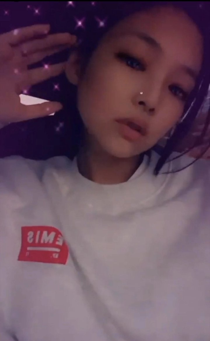 Jennie BLACKPINK Bikin Fans Heboh dengan Tindikan Hidung