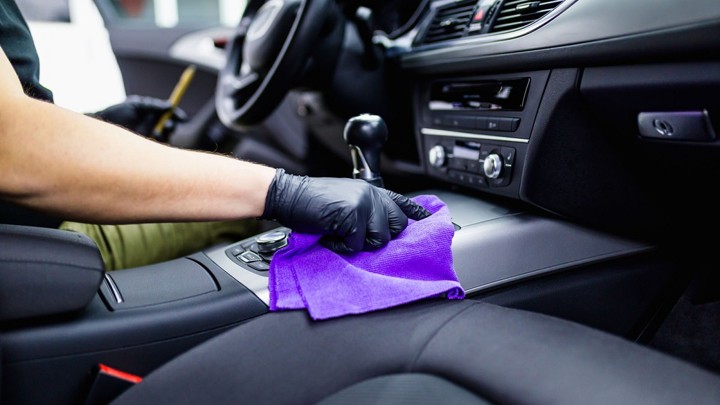 Jaga Interior Mobil Tetap Kering di Musim Hujan