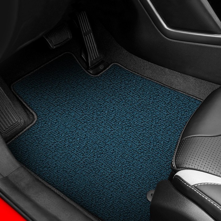 Gunakan Alas Karpet di Bagian Dalam Mobil Saat Musim Hujan untuk Mencegah Timbulnya Jamur