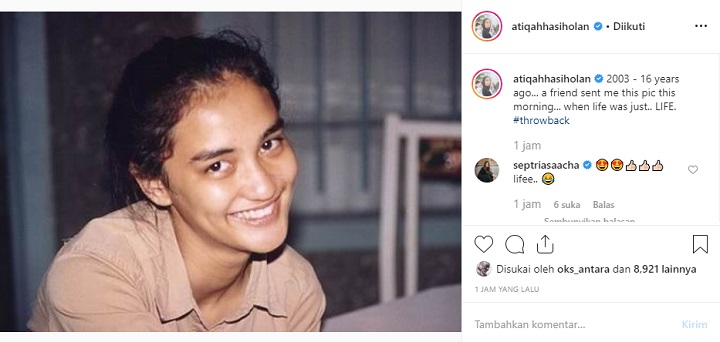 Atiqah Hasiholan Pamer Foto Jadul