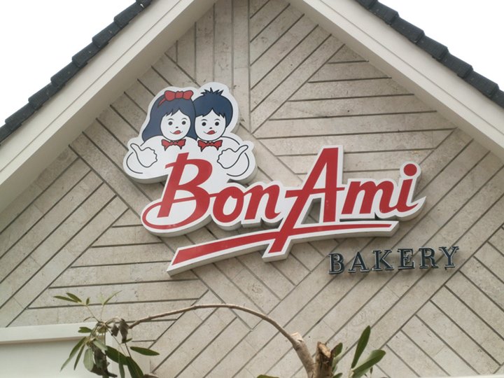 Bon Ami Bakery, Salah Satu Toko Roti dan Kue yang Sangat Terkenal di Surabaya