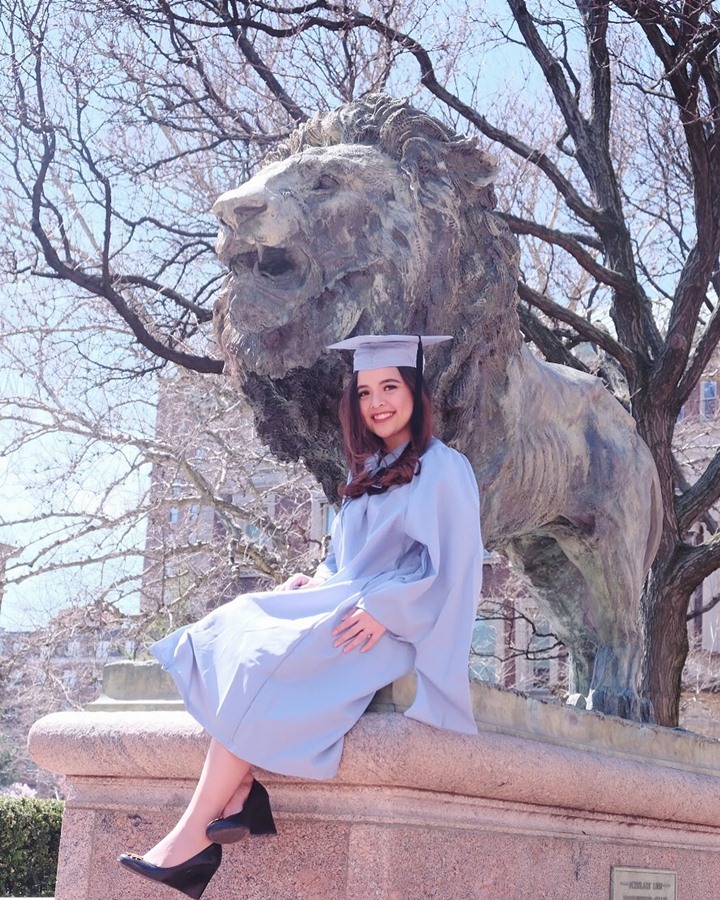 Cantik Saat Wisuda S-2, Ayo Cari Perbedaan dengan Foto Jadulnya