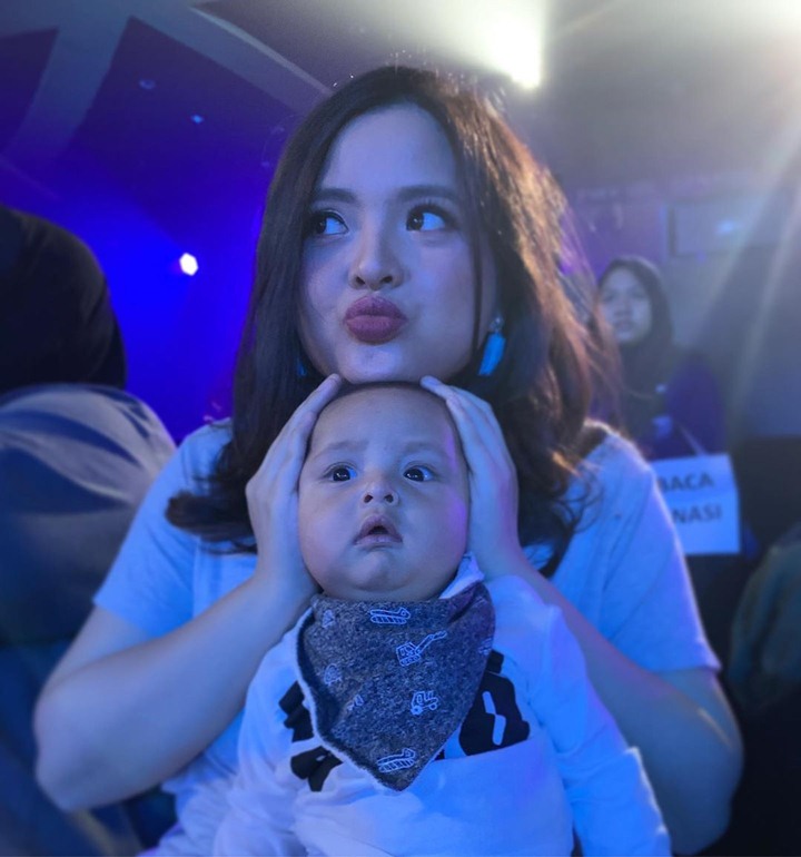 Ini Tasya Kamila Foto Sama Anak Atau Adiknya Sih? Gemes Banget