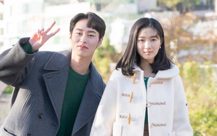 Tak Ada di Drama, Lee Jae Wook Datang ke Penutupan Syuting 'Extraordinary You' Demi Kim Hye Yoon