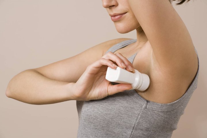 Alergi Penggunaan Deodoran Berbahan Kimia Juga Bisa Sebabkan Gatal