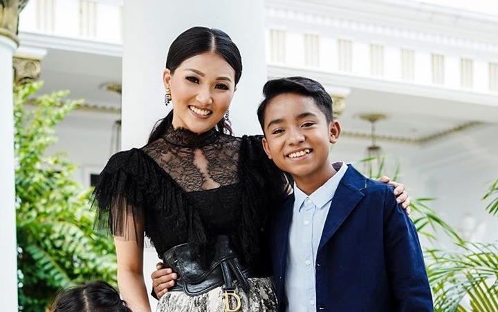 Foto Bareng Sarwendah, Betrand Peto Putra Angkat Ruben Onsu Tampil Kece Bak Oppa Korea