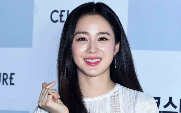 Kim Tae Hee Dibilang Menua Gara-Gara Kerutan Wajah Terlihat Jelas