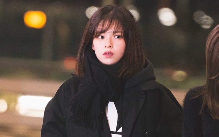 Gaya Super Modis Jeongyeon Twice di Bandara Dipuji Mirip Bos-Bos Kece