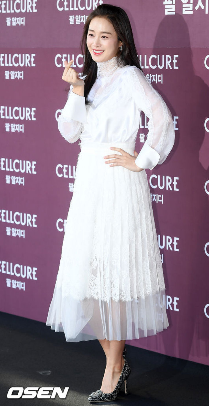 Rain Tunjukkan Cinta Secara Publik untuk Kim Tae Hee Lewat Cara Manis Ini