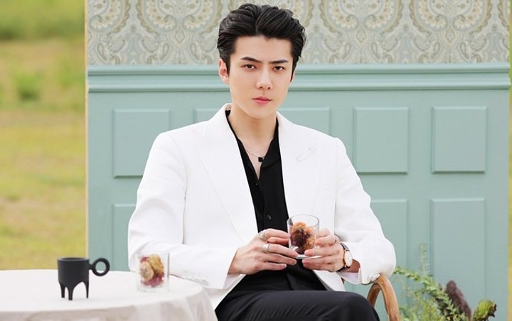Sehun EXO Gagah Bersorban Ala Pria Arab, Fans Heboh Ngantre Jadi Makmum