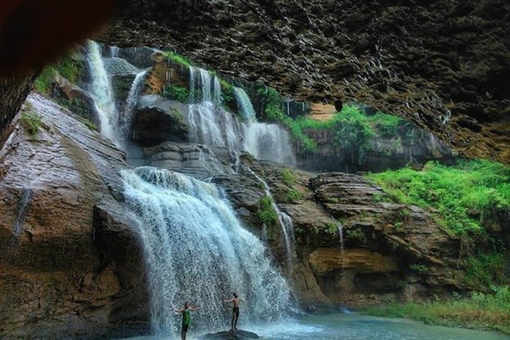 Wisata Air Terjun Bakal Makin Menarik Saat Hujan Rintik-Rintik