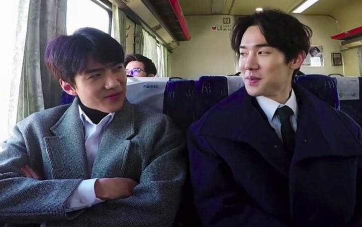 Sehun Pose Manis dengan Yoo Yeon Seok, Wajah 'Kembar' Bikin Ditagih Main Drama Bareng