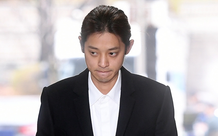 KBS merilis rincian yang menunjukkan Jung Joon Young mendistribusikan video dan gambar ilegal kepada 14 orang, tersebar di 5 ruang obrolan grup dan 3 obrolan pribadi