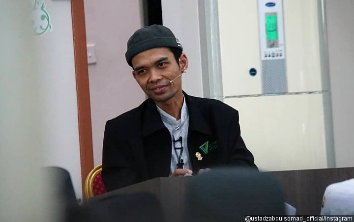 Cerai Diam-Diam, Ustadz Abdul Somad Pamer Foto Perdana dan Tulisan 'Pintu Darurat' Jadi Sorotan