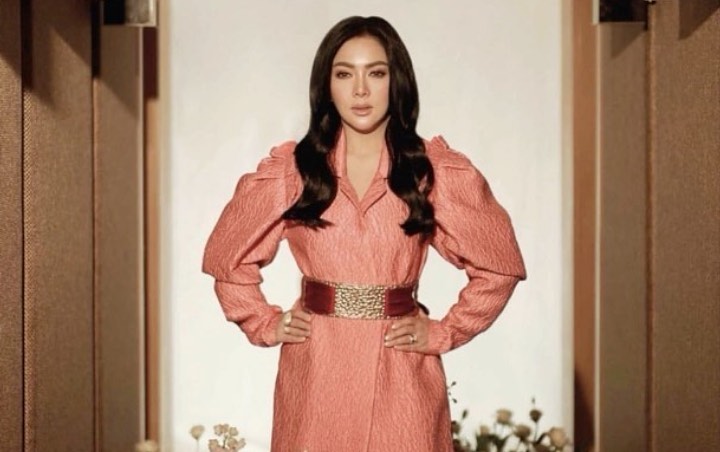 Dusta Syahrini 'Istri Saleha' Terkuak Usai Buka Kolom Komentar, Reaksi Reino Diluar Dugaan