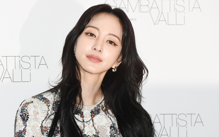 Han Ye Seul Dibilang Mirip Preman Usai Pamerkan Tato UIar di Bagian Tubuhnya Ini