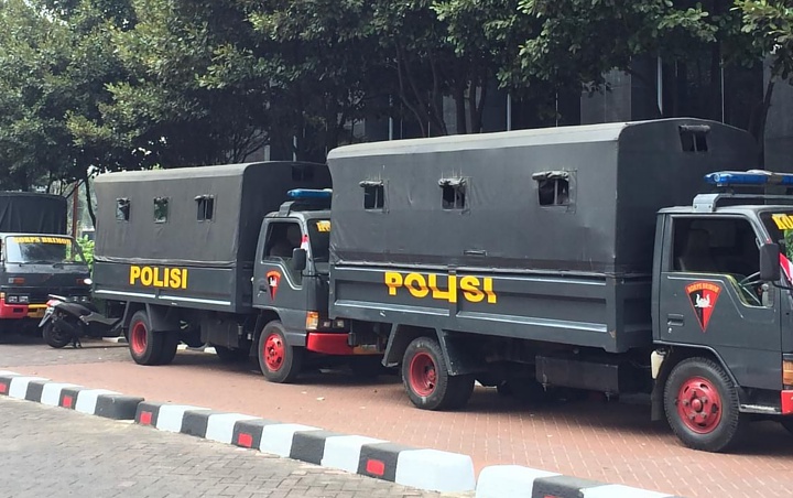 Truk Brimob Lawan Arus di Busway, IPW Sebut Bentuk Arogansi Polisi