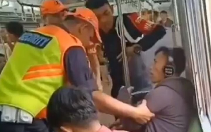 Viral Penumpang Ngeyel Merokok Dalam KRL, Ini Langkah Tegas KCI