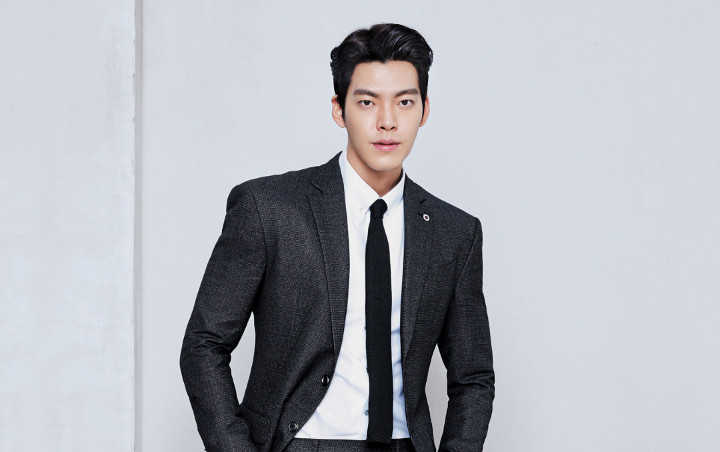 Reuni Lagi Setelah Hiatus, Momen Kim Woo Bin Peluk Erat Bodyguard Jadi Sorotan