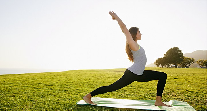 Yoga Secara Rutin Dapat Membuat Pikiran Jadi Tenang