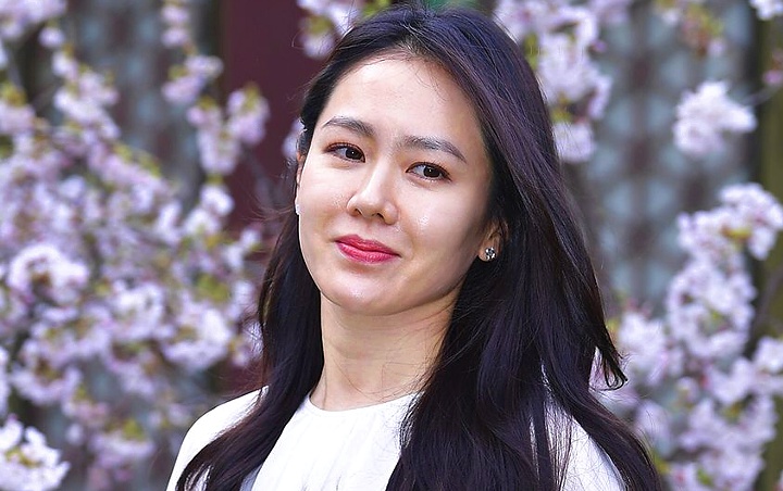 Pakaian 'Minim' Son Ye Jin di Konferensi Pers Drama Terbaru Tuai Pro-Kontra