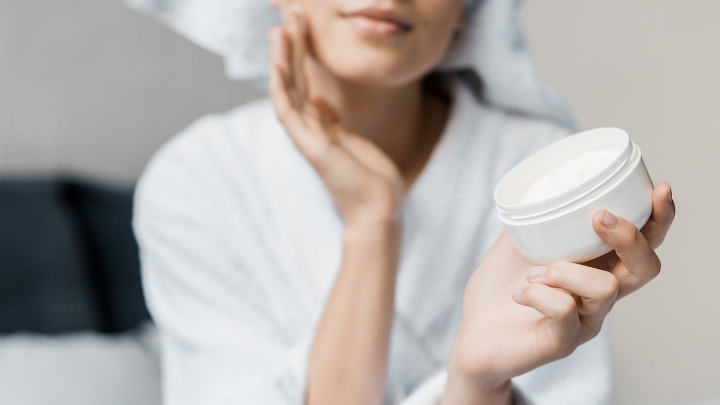 Penggunaan Pelembab Pada Wajah Bisa Membuat Makeup Tahan Lebih Lama