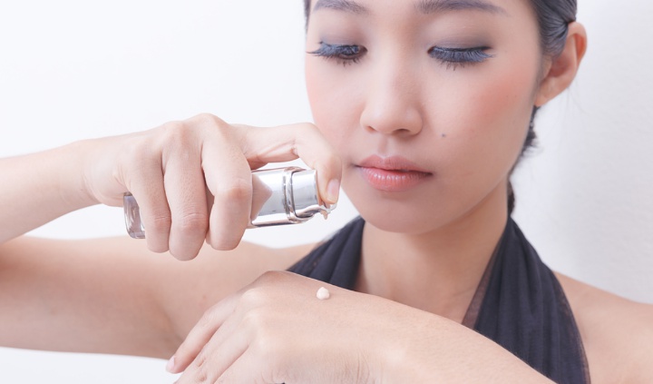 Ingin Menghasilkan Makeup yang Tahan Lama dan Tak Mudah Luntur? Jangan Lupa Gunakan Primer Ya