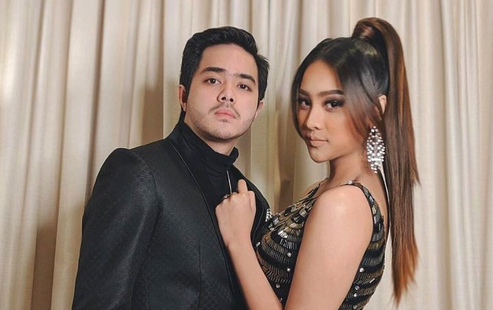 Anya Geraldine Sisipkan Emoji Cincin saat Foto Mesra Bareng Pacar, Sudah Tunangan?