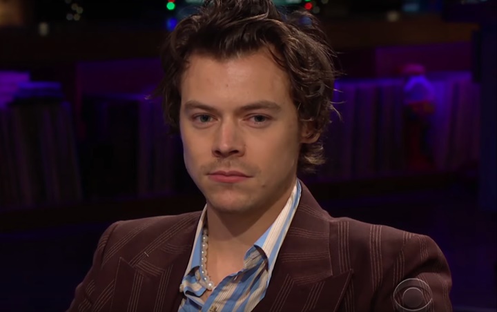 Harry Styles Pilih Makan Serangga Dibanding Jawab Pertanyaan Tentang One Direction