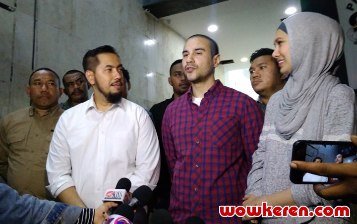 Mantan Suami Dina Lorenza Gelar Jumpa Pers Kasus Penganiayaan