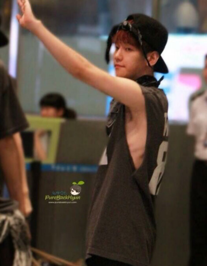 Bodi Maskulin Baekhyun EXO Hasil Rajin Fitness Curi Perhatian 2