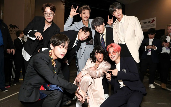 BTS Berikan Hadiah Spesial Ini, Halsey Langsung Girang