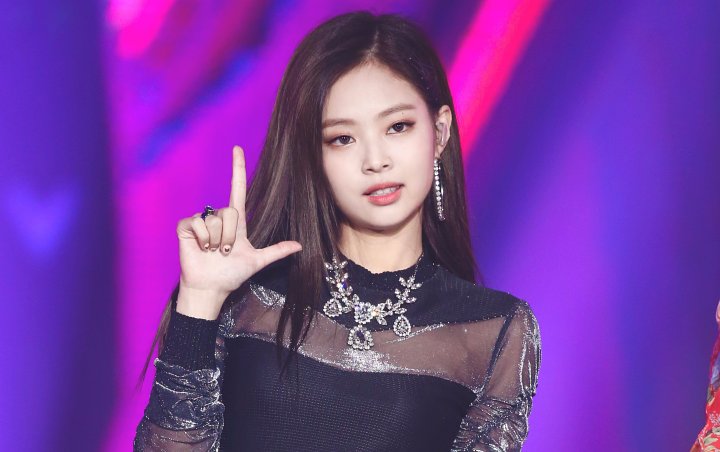 Jennie BLACKPINK Menang 'Photogenic Of The Year', Momen Terima Penghargaan Disorot