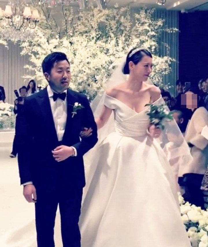 Foto Pernikahan Claudia Kim Jadi Bahan Gosip, Suami Tajir Tuai Komentar Julid