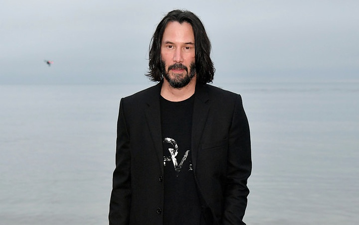 Keanu Reeves Tampil 'Imut' Tanpa Brewok di 'Bill and Ted 3', Intip Fotonya Berikut!