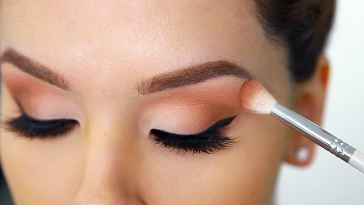 Gunakan Eye Shadow, Maskara dan Pensil Alis dengan Bijak Agar Menghasilkan Makeup Natural