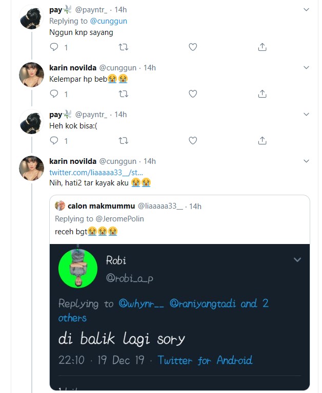 Awkarin Tertawa Sampai Hidung Berdarah Gara-Gara Ketiban HP