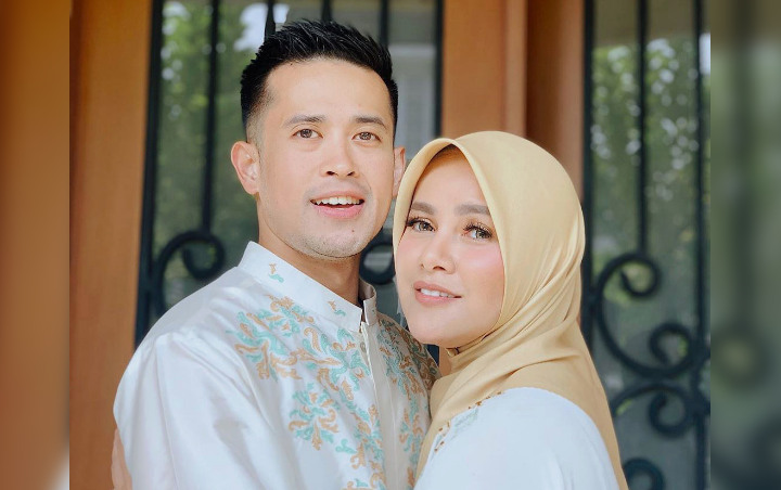 Olla Ramlan dan Suami Kompak Bagikan potret Mesra Untuk Sambut Hari Ulang Tahun Pernikahan