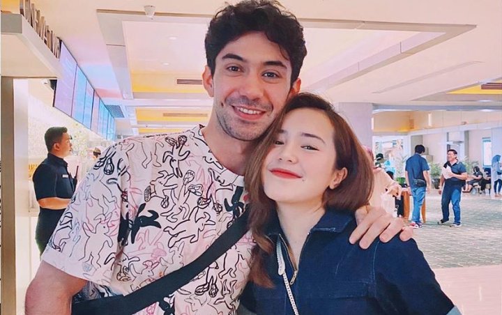 Foto Bareng Reza Rahadian, Beby Tsabina Ternyata Ditemani 'Pacar'